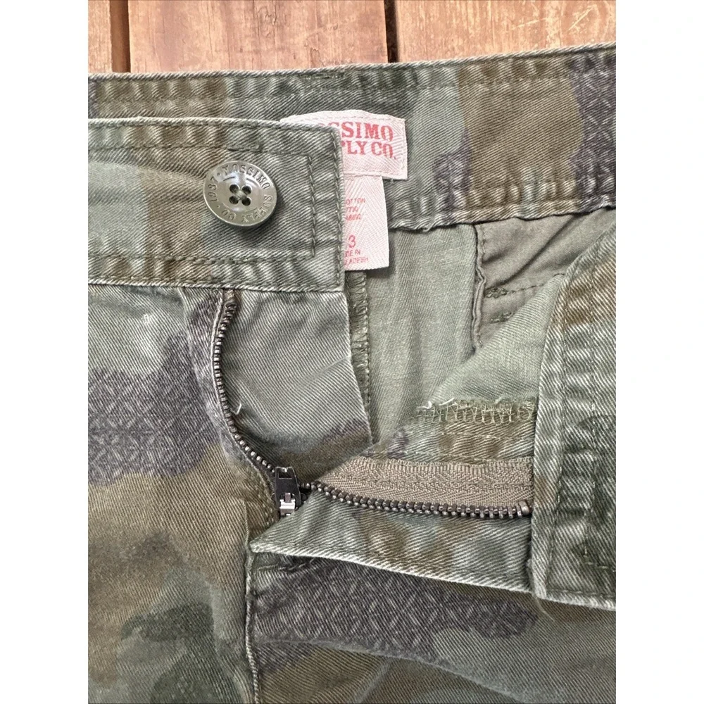 Camo Distressed Women's Cargo Shorts - Olive Green